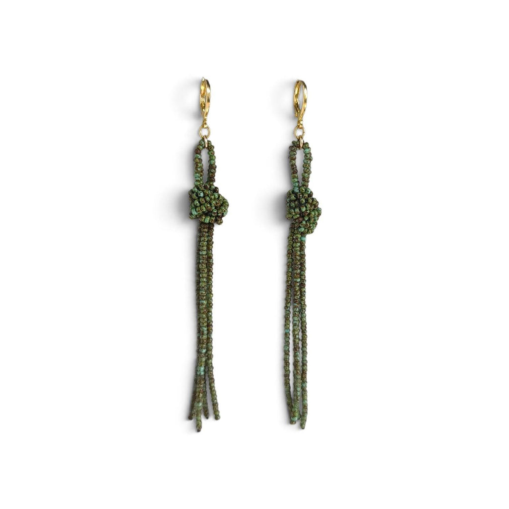 Aretes Diseño de Nudo Tejido en Cuentas de Vidrio