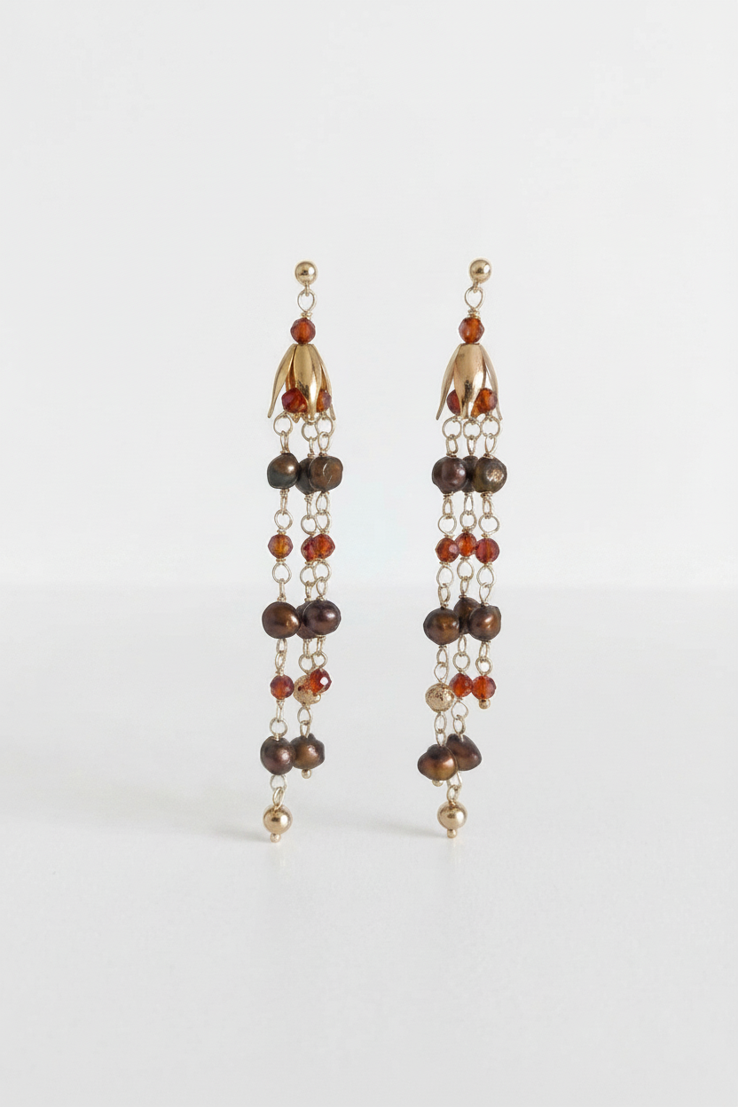 Aretes de Perlas Naturales y Zirconias en Racimo de Oro Laminado
