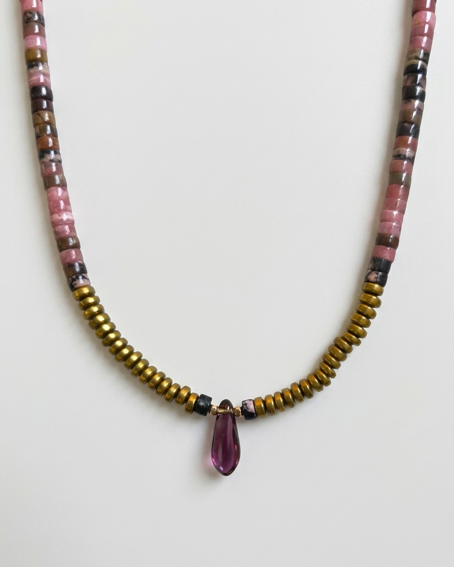 Collar de Piedras y Hematita con Dije de Gota Tornasol