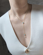 Collar Flor Mini con Incrustación de Zirconias y Perla Natural Minimalista