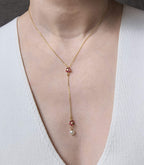 Collar Flor Mini con Incrustación de Zirconias y Perla Natural Minimalista