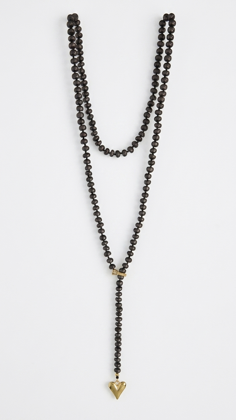 Collar de Perlas Naturales Tipo Dona en Hilo de Seda y Dije de Corazón