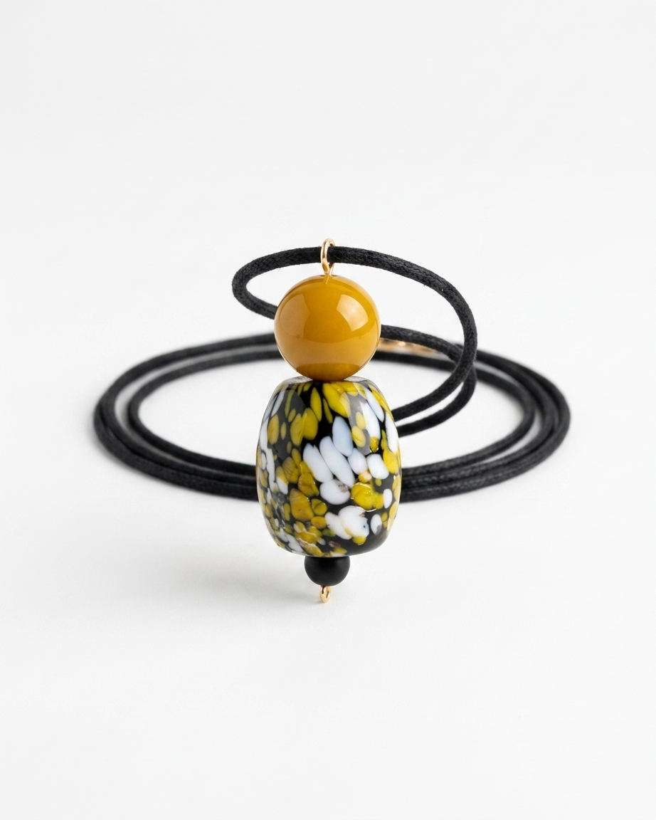 Collar Escultura de Agata y Cristal Murano Amarillo y Negro en Cordón de Algodón