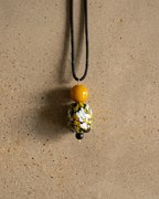 Collar Escultura de Agata y Cristal Murano Amarillo y Negro en Cordón de Algodón