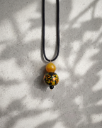 Collar Escultura de Agata y Cristal Murano Amarillo y Naranja en Cordón de Algodón