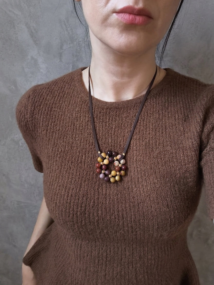 Collar de Jaspe Mokaita Diseño Tejido y Cuero Natural