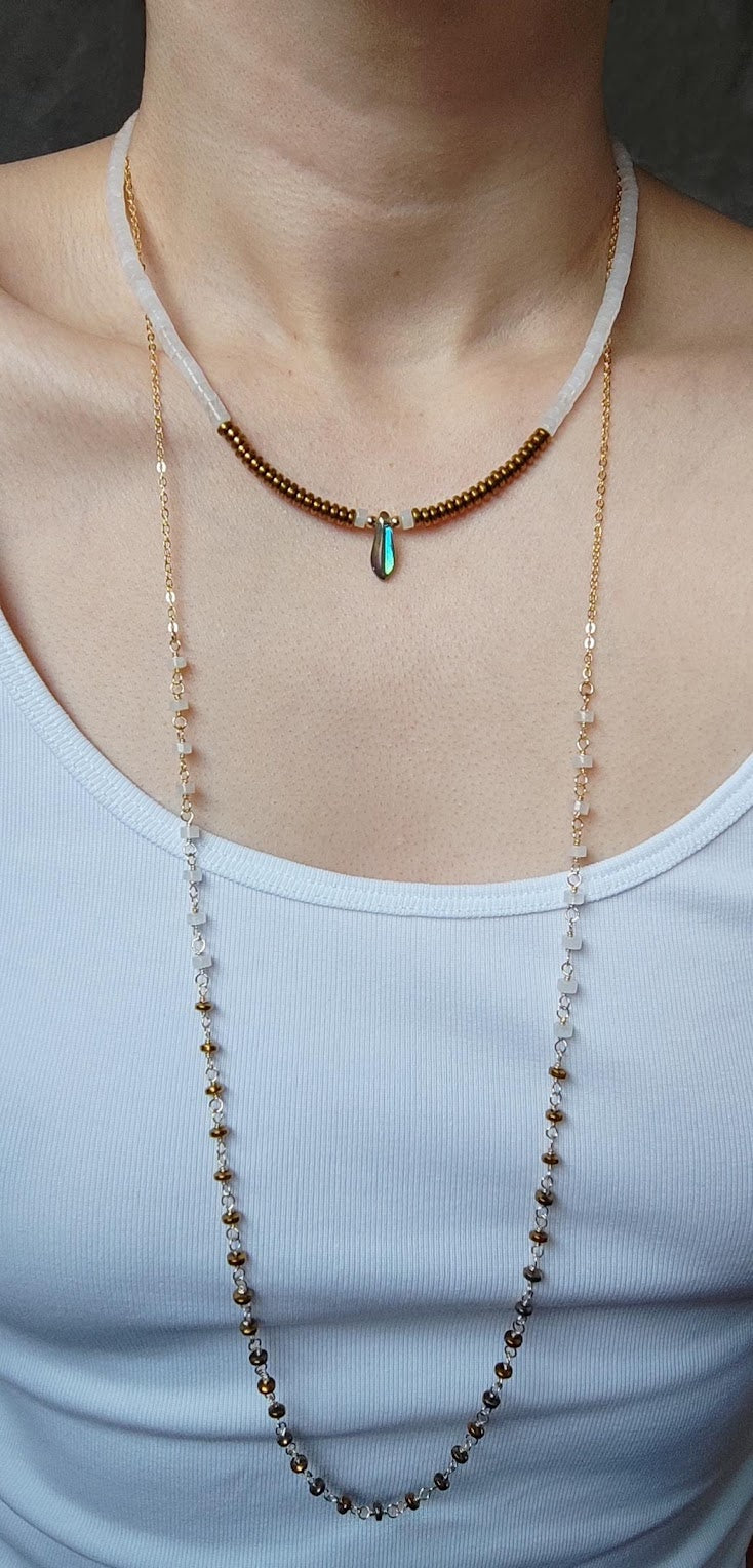 Collar de Piedras y Hematita con Dije de Gota Tornasol