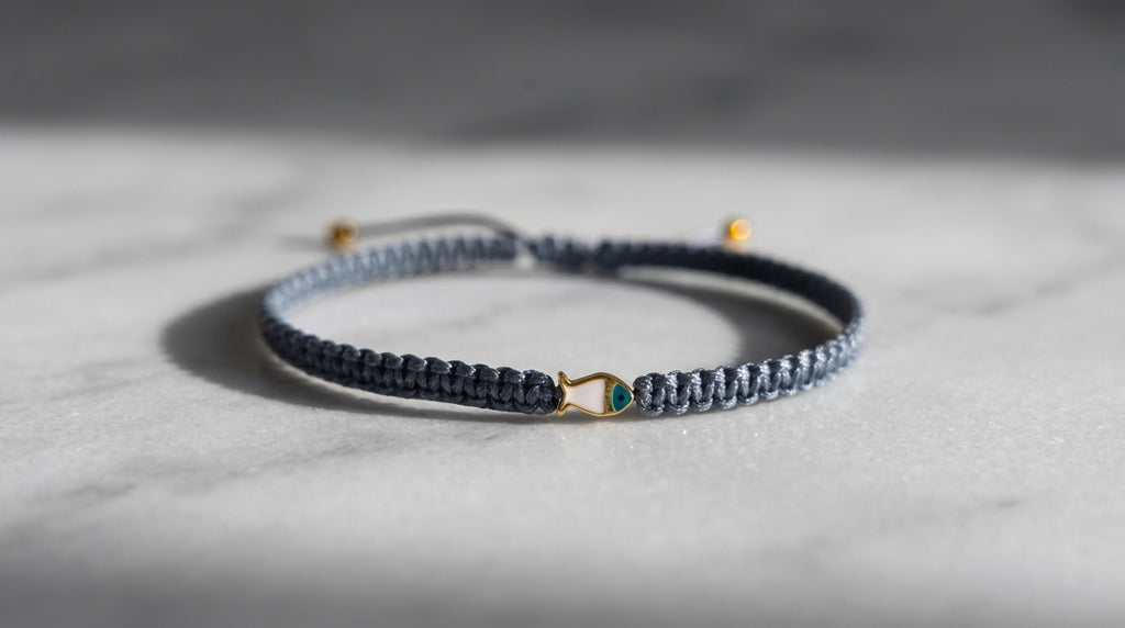 Pulsera Macramé Dije de Pez Esmaltado