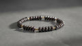 Pulsera de Perlas Naturales Tipo Dona Gris Oxford y Oro Laminado
