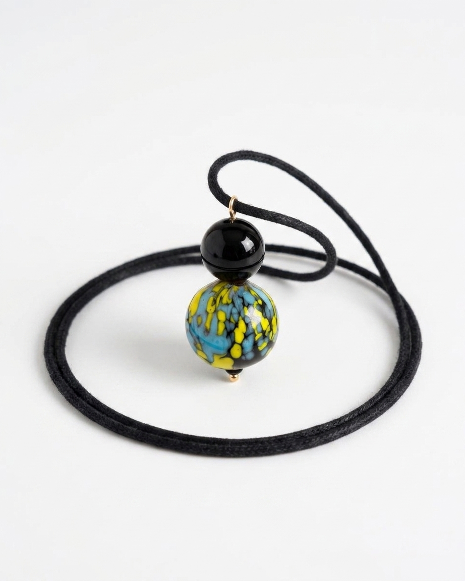 Collar Escultura de Agata y Cristal Murano Negro y Azul en Cordón de Algodón