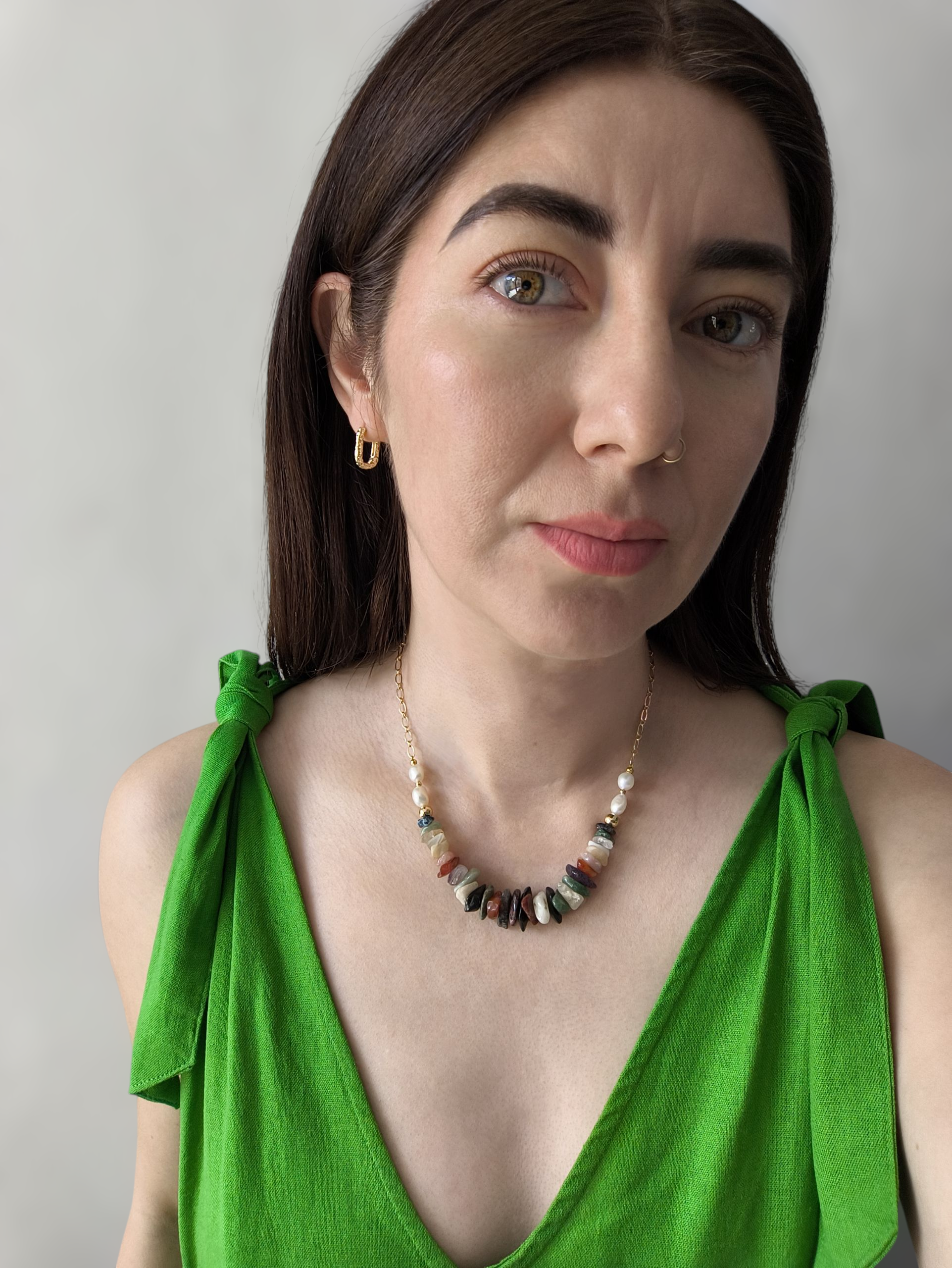 Collar mix de piedras naturales y perlas.
