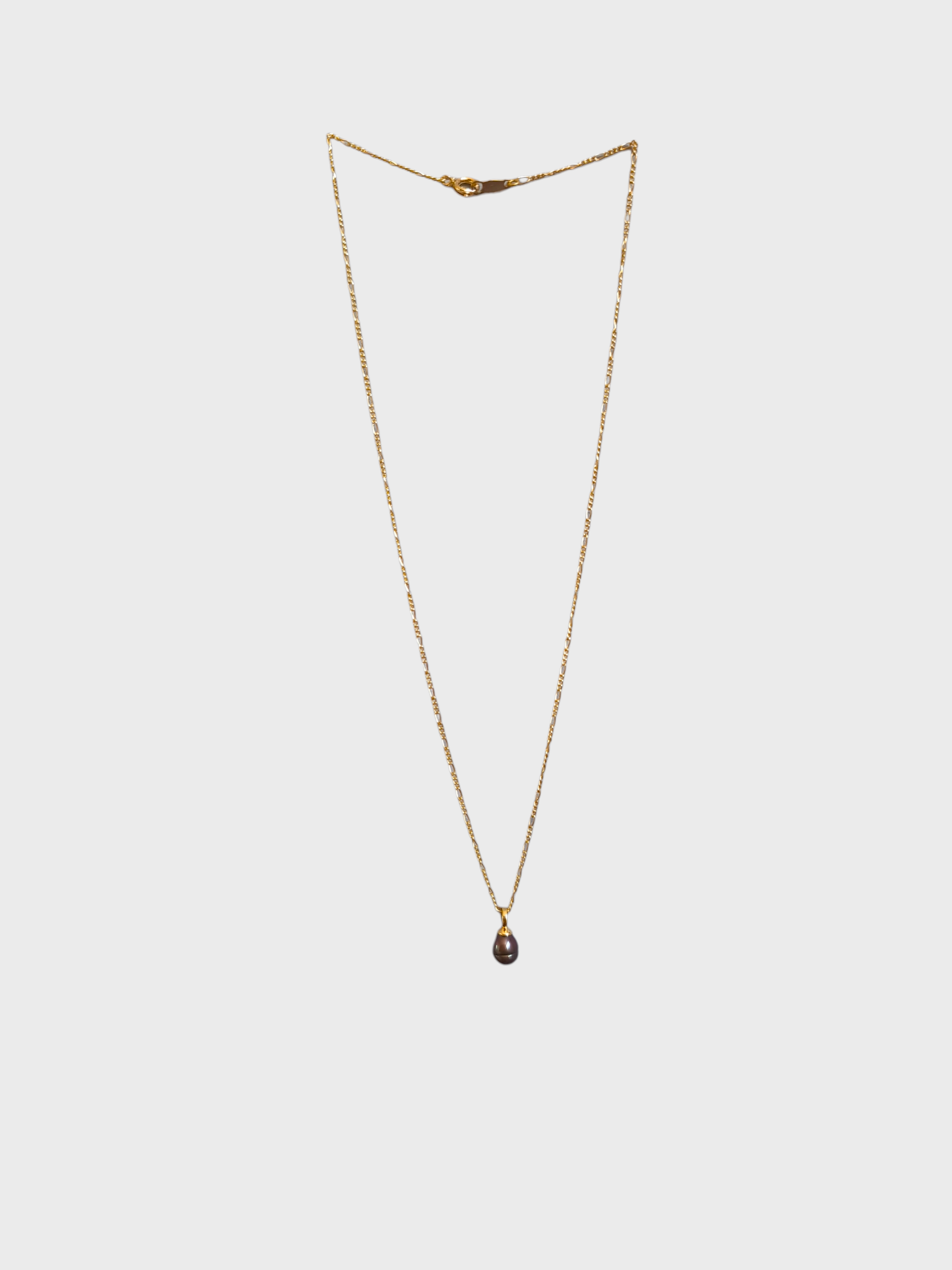 Collar corto dije perla bronce.